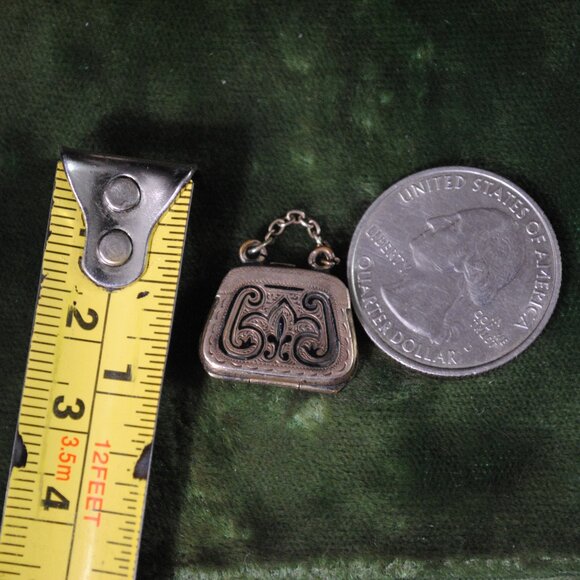 Antique Victorian Two-Sided Engraved Gold-filled Purse Locket Taille d'Épargne - Picture 9 of 9